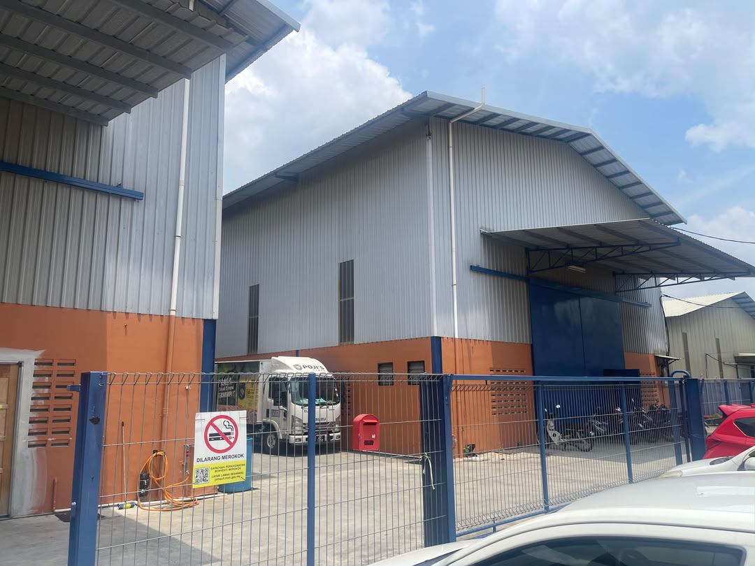 Outlet Bukit Gambir — foto 1